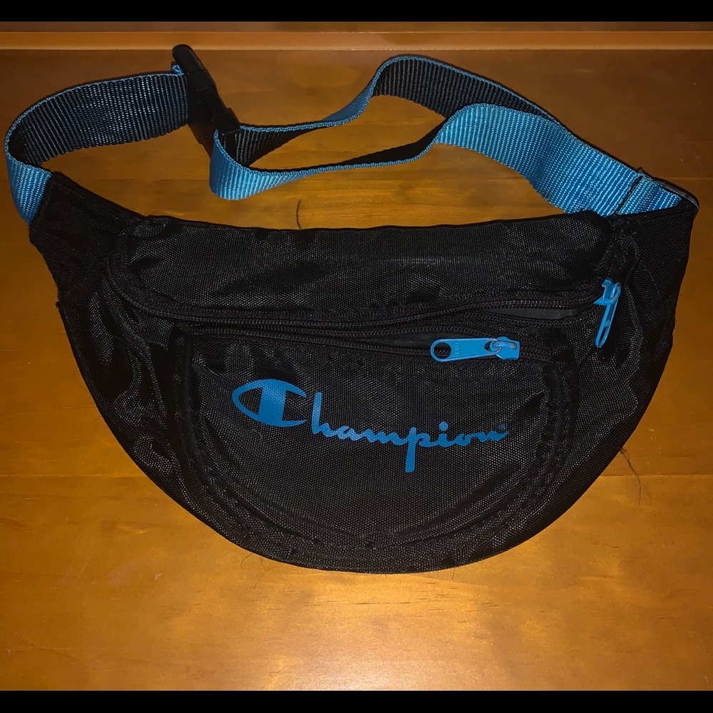 🔥champion vintage 90s fanny pack black and blue✝️